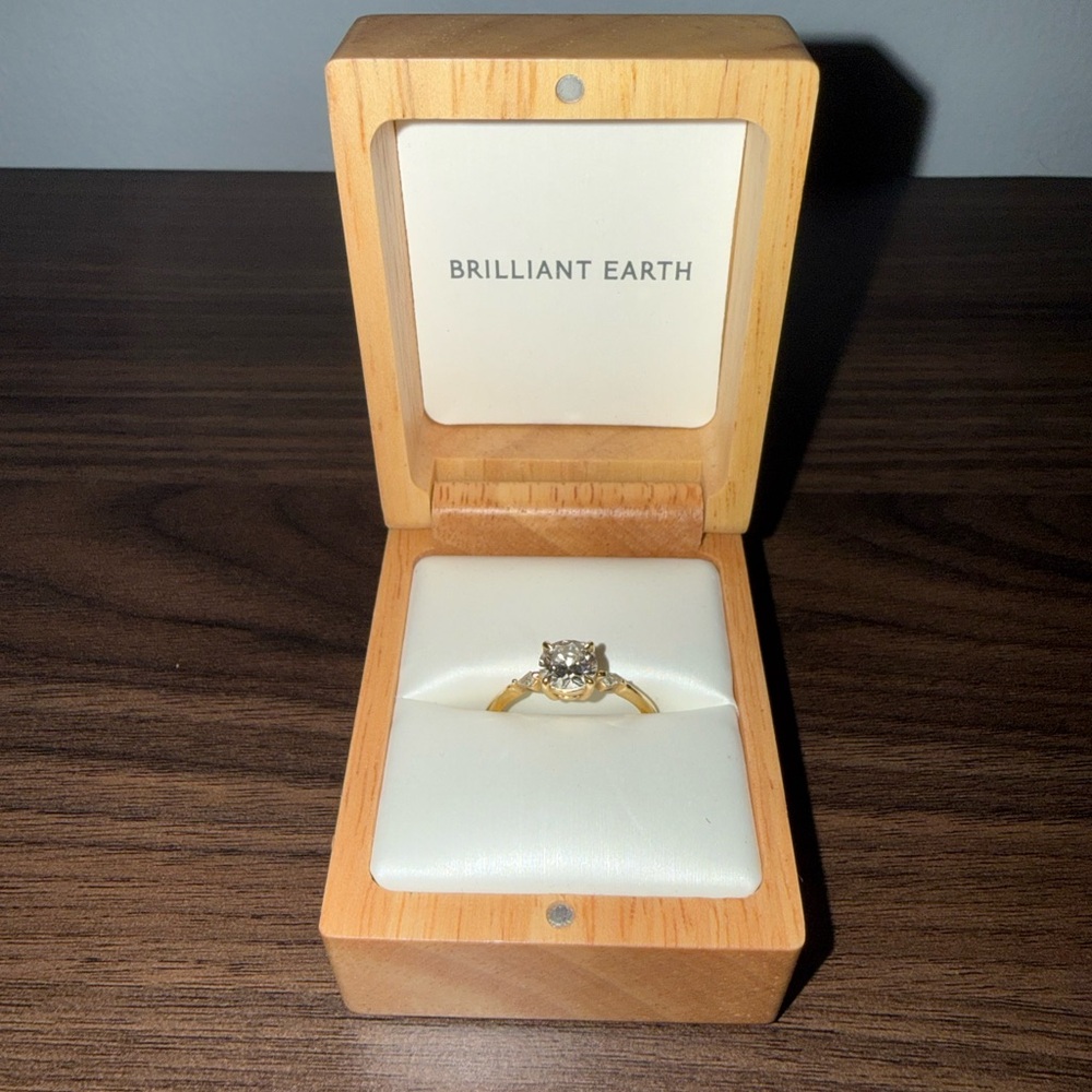 Brilliant Earth | Lab Engagement Ring | Size 7.5 | 18K Yellow Gold | 1.08 ct